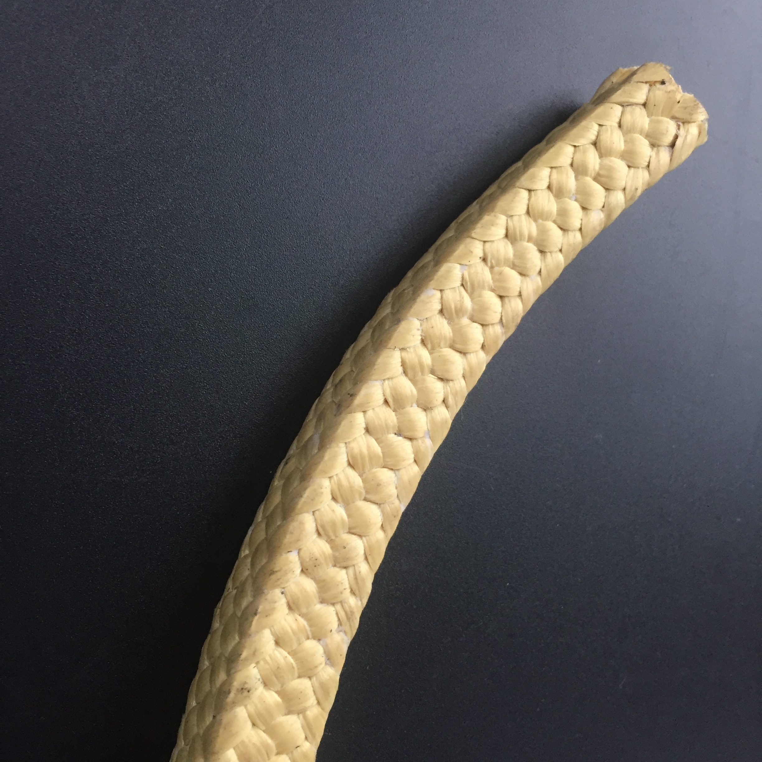 Các đặc điểm của đóng gói sợi aramid là gì?