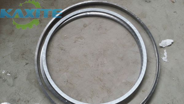 Cơ bản xoắn ốc vết thương gasket bán cho khách hàng Hungary, thực sự cho gửi ra